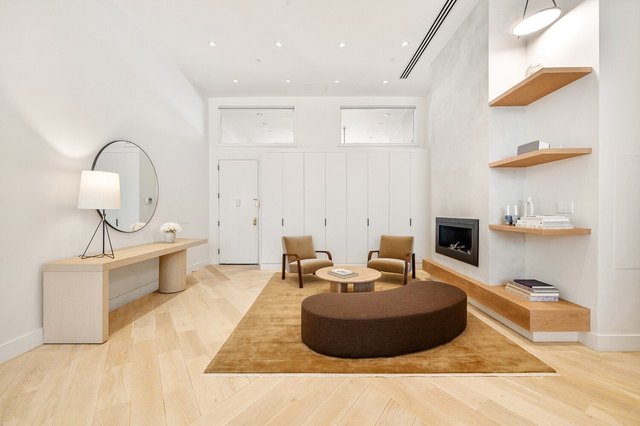 53 Warren St - Photo 7 of 10