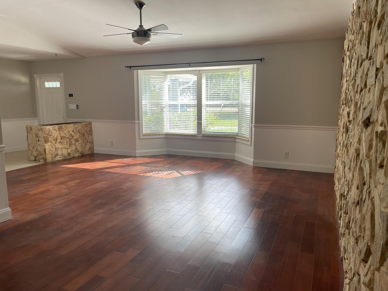 11713 40th St N - Photo 3 of 30