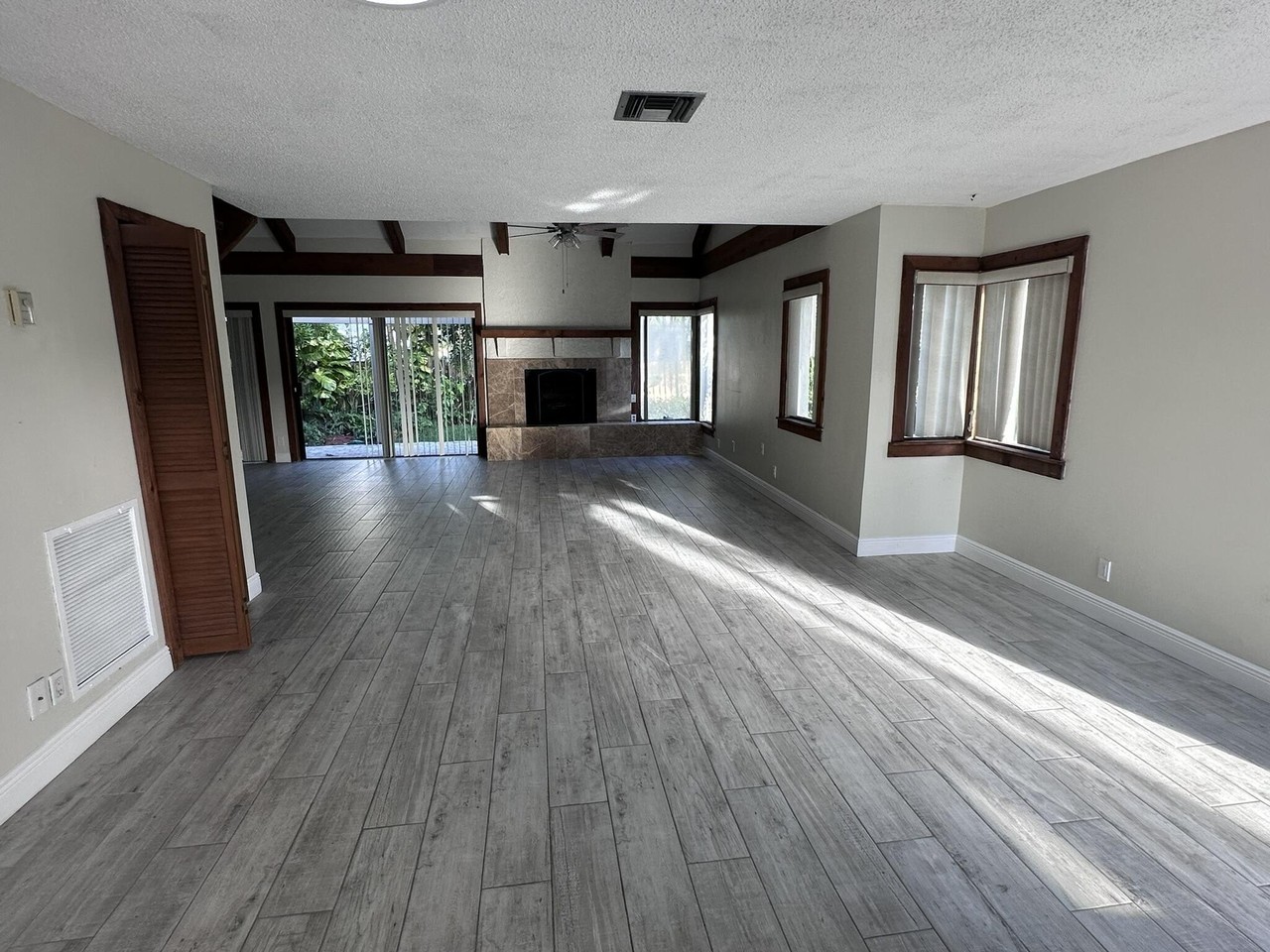 3017 Florida Blvd - Photo 2 of 30