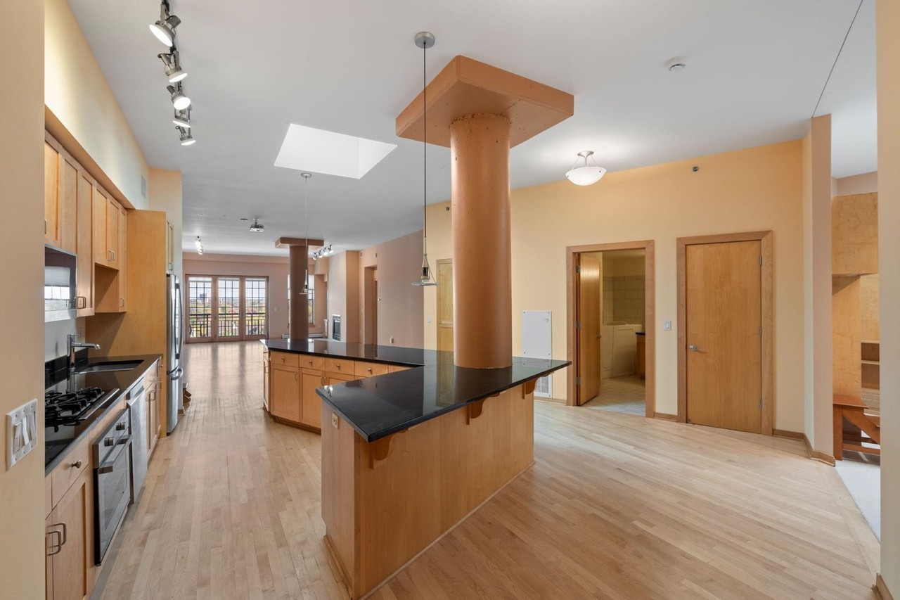408 N 1st St #704 - Photo 5 of 50