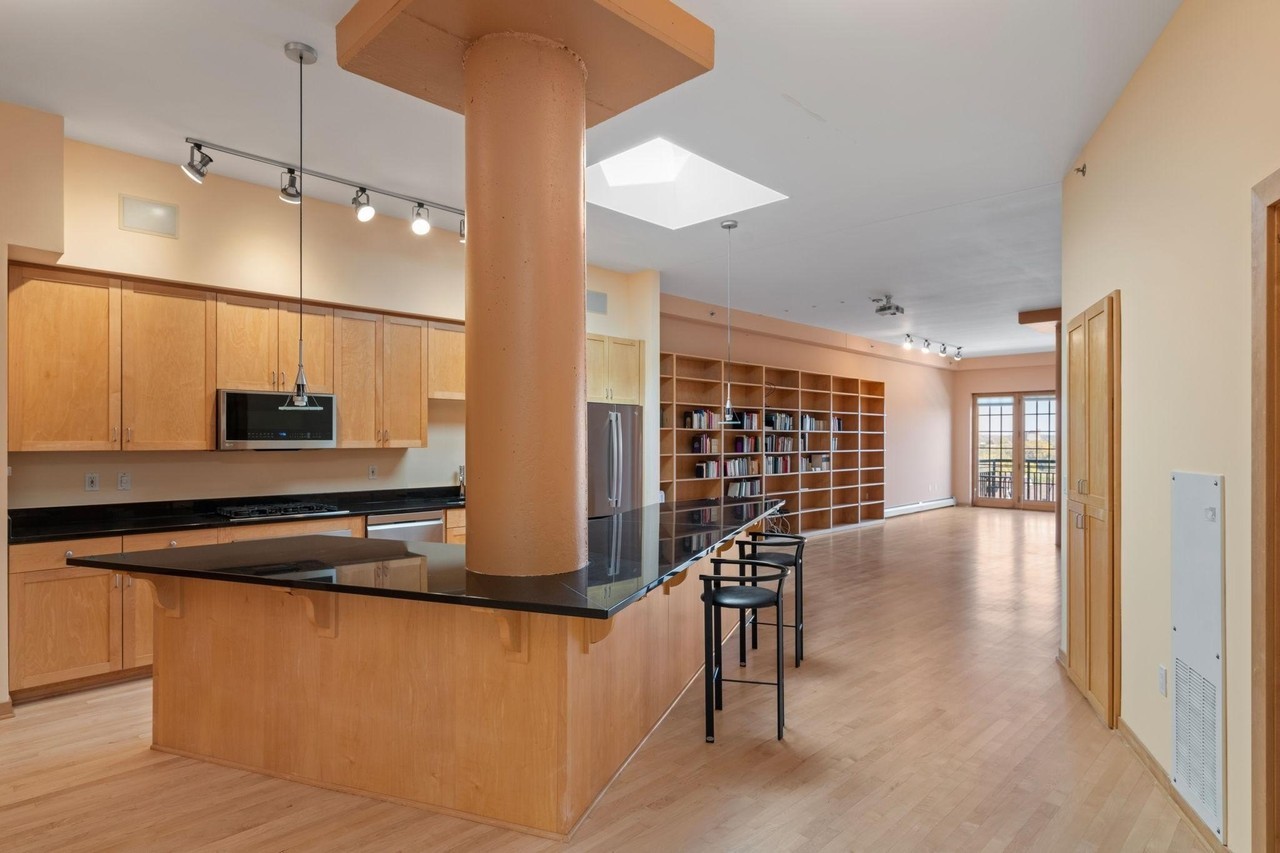 408 N 1st St #704 - Photo 7 of 50