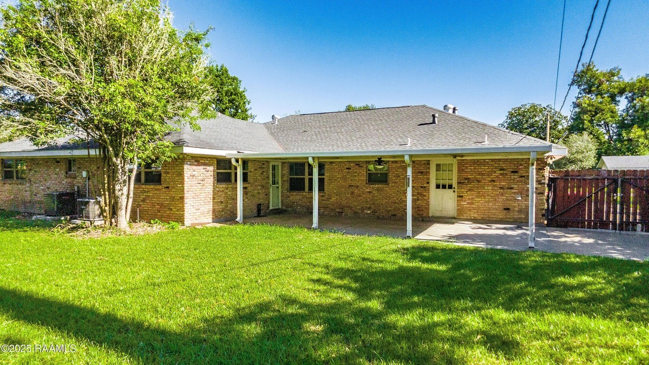 107 Sunny Ln - Photo 4 of 24