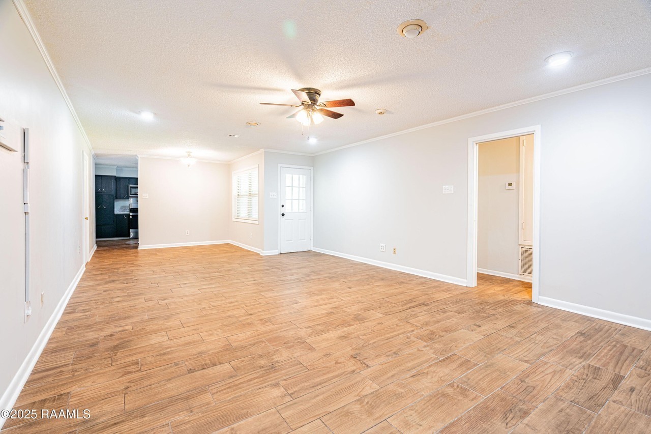 107 Sunny Ln - Photo 6 of 24