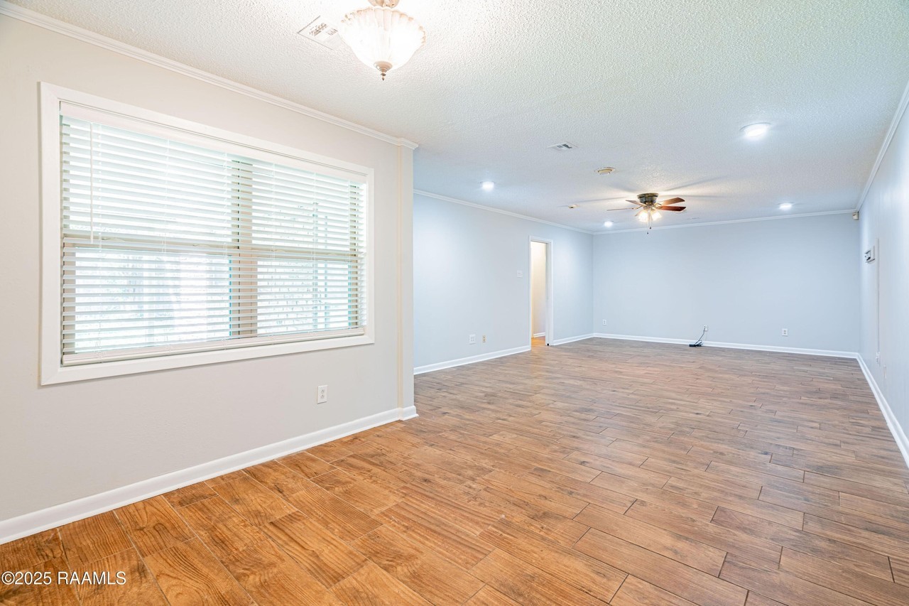 107 Sunny Ln - Photo 7 of 24