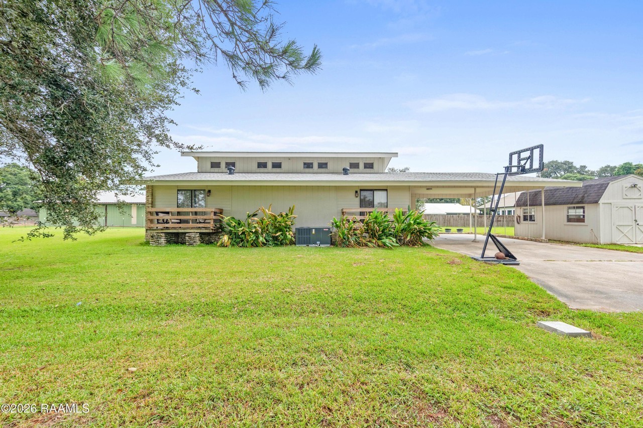 1099 Vieux Jacquet Rd - Photo 4 of 42