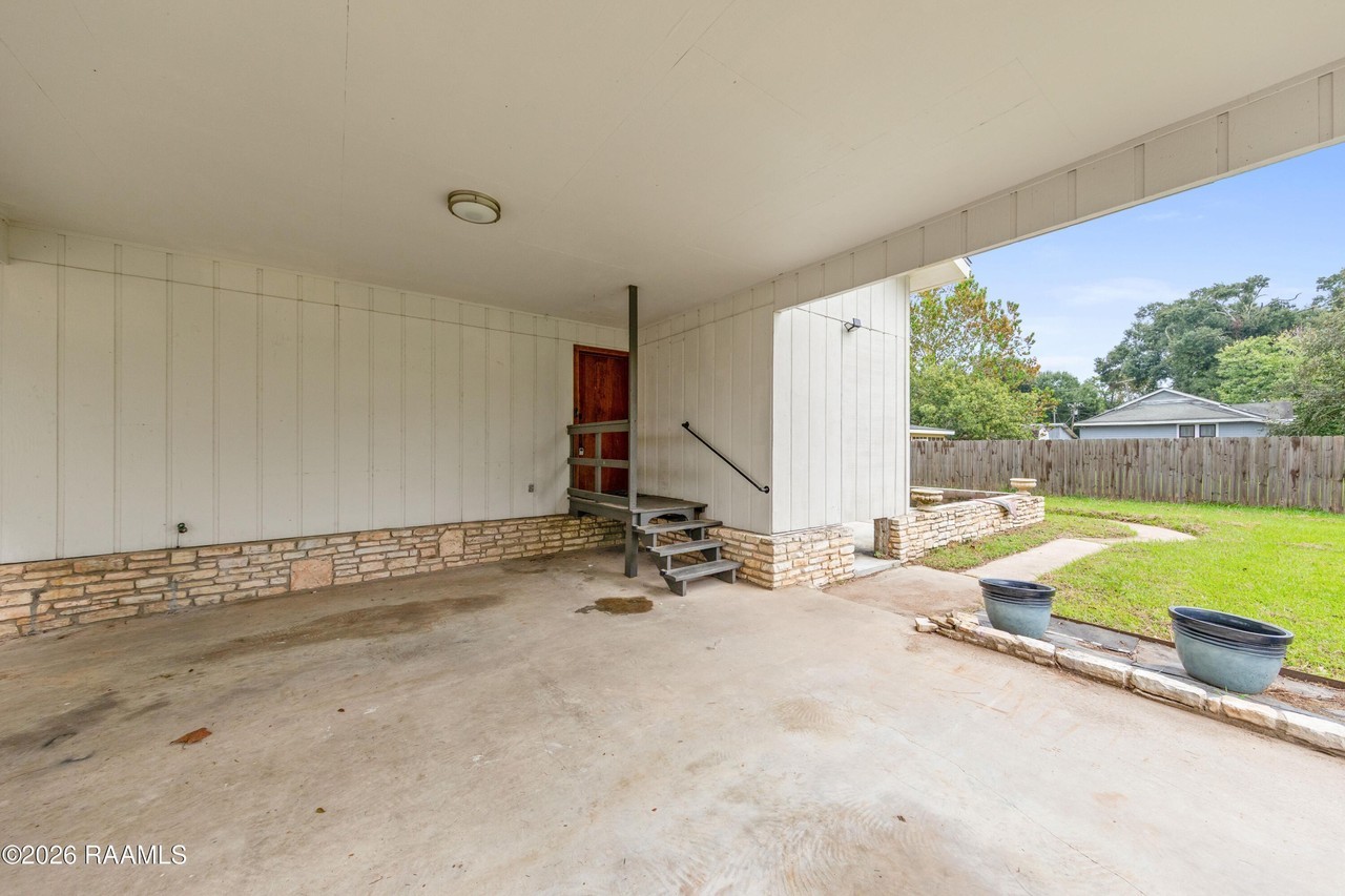 1099 Vieux Jacquet Rd - Photo 7 of 42