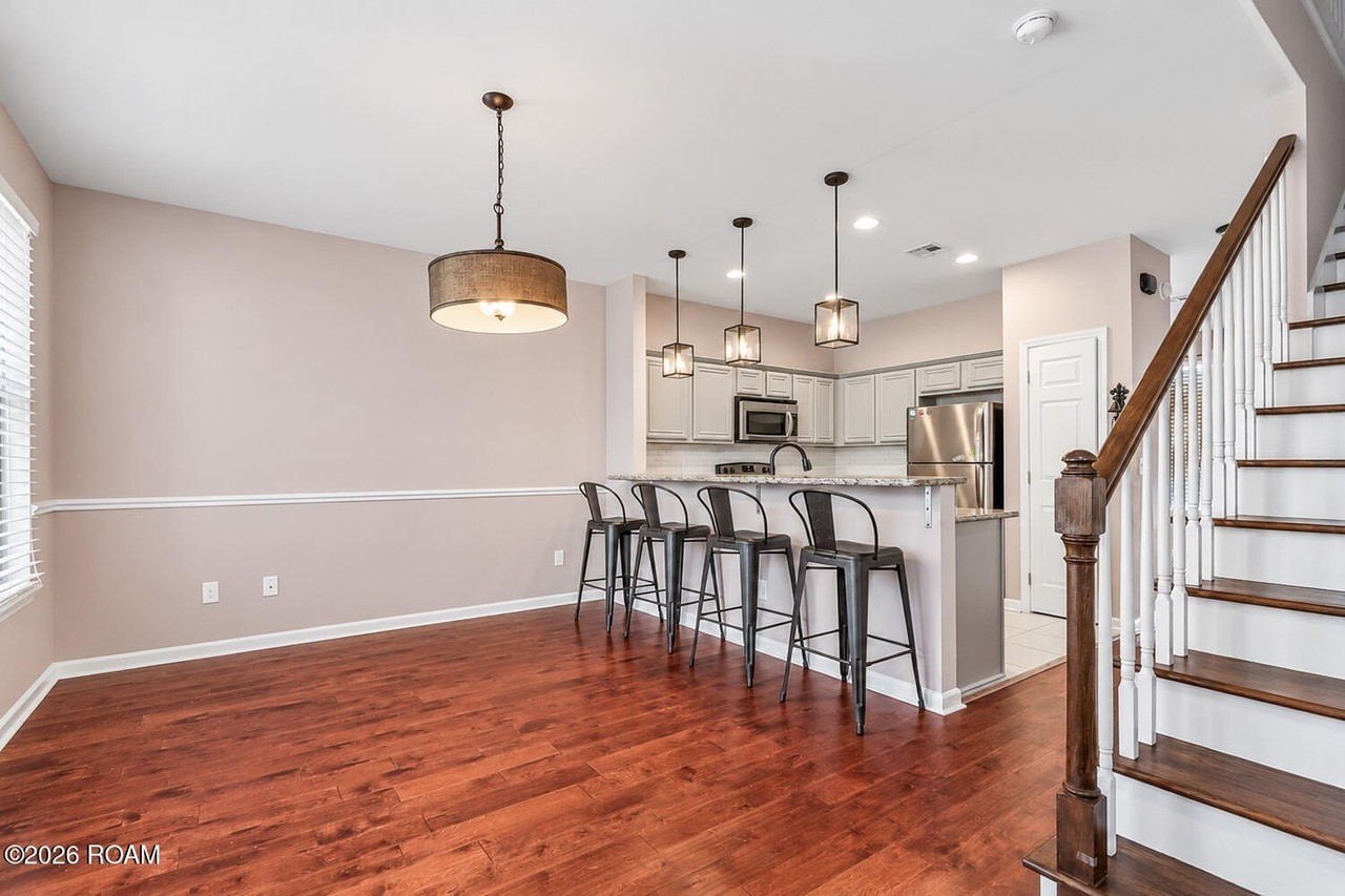 4529 Duplessis St - Photo 3 of 11