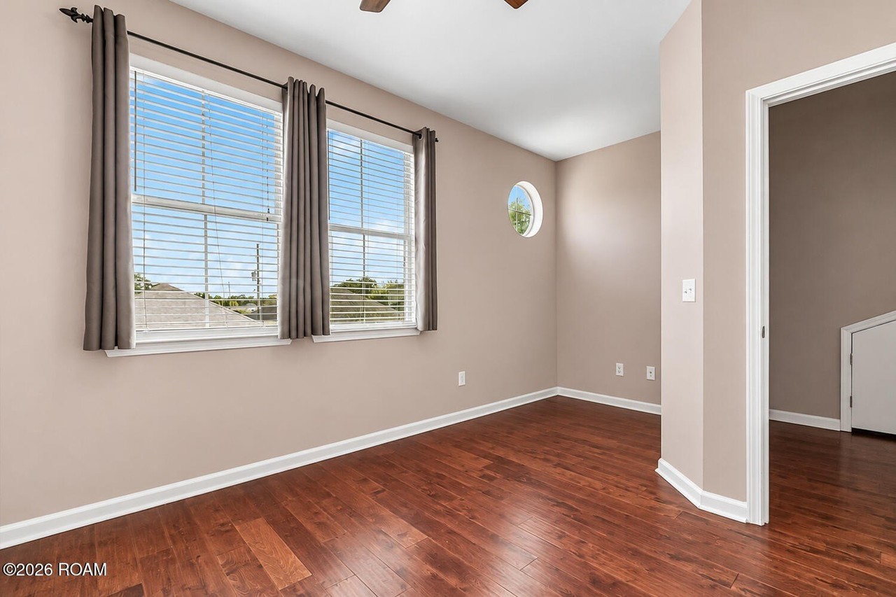 4529 Duplessis St - Photo 5 of 11