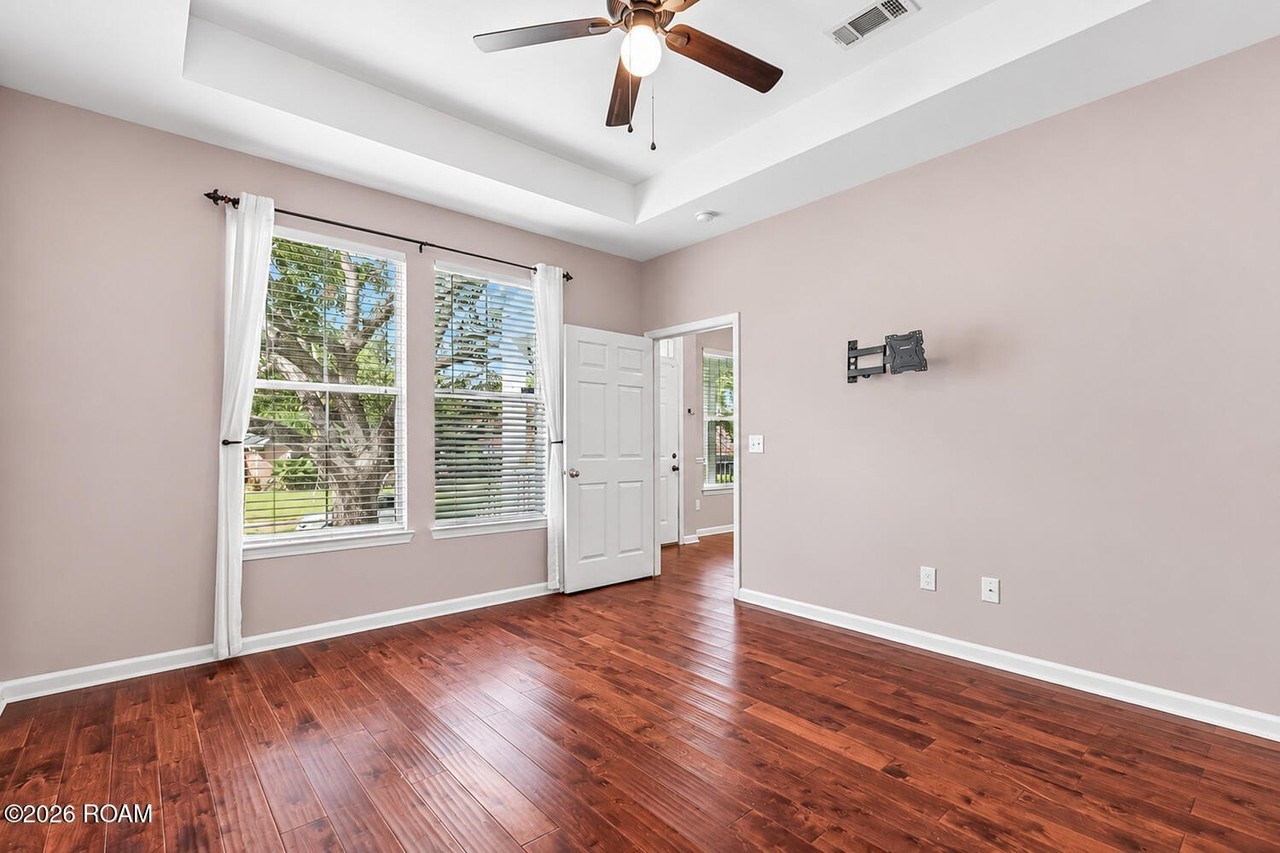 4529 Duplessis St - Photo 7 of 11