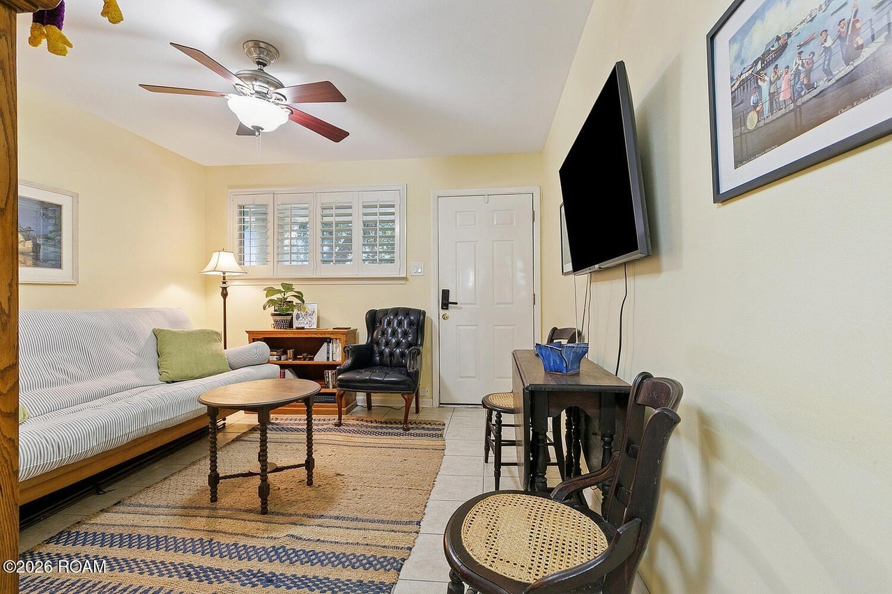 1921 Prytania St - Photo 5 of 11