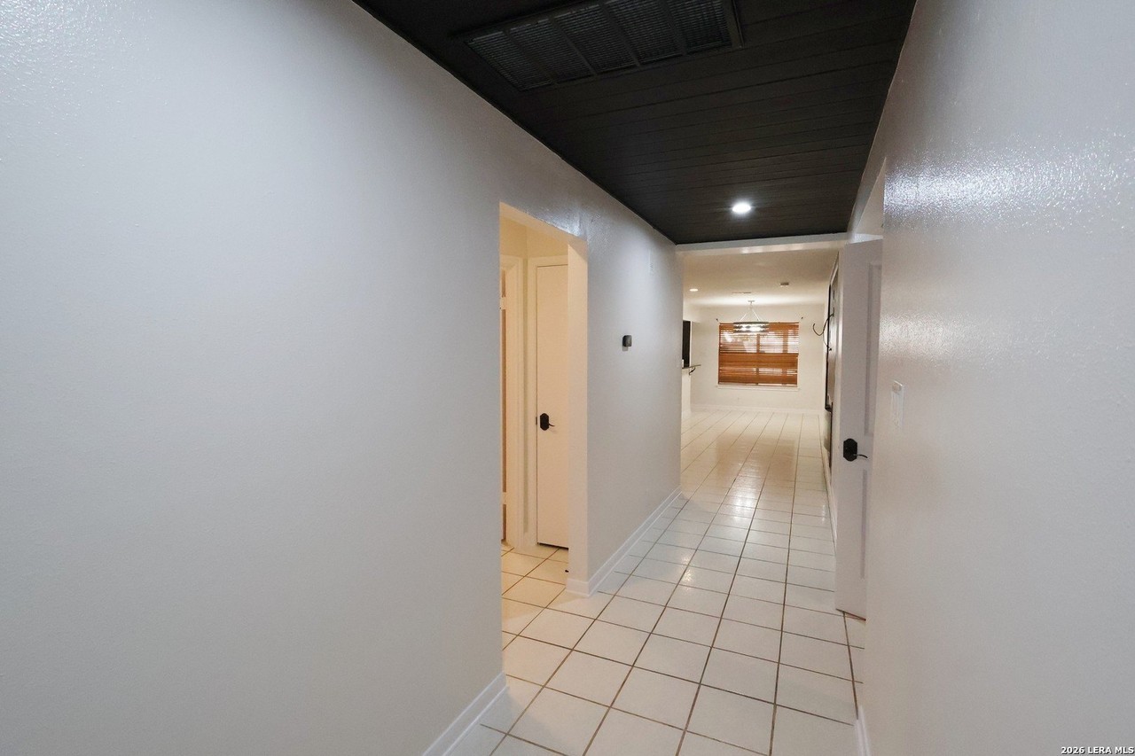 9219 Encino Vlg - Photo 5 of 32