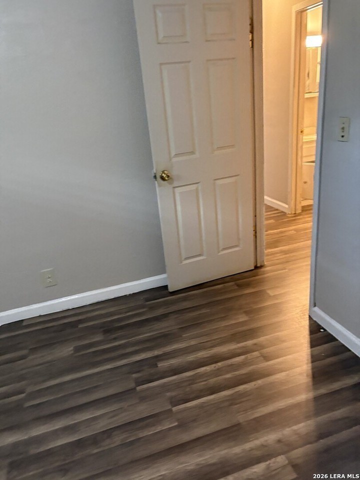 7610 Glen Mdws - Photo 2 of 4