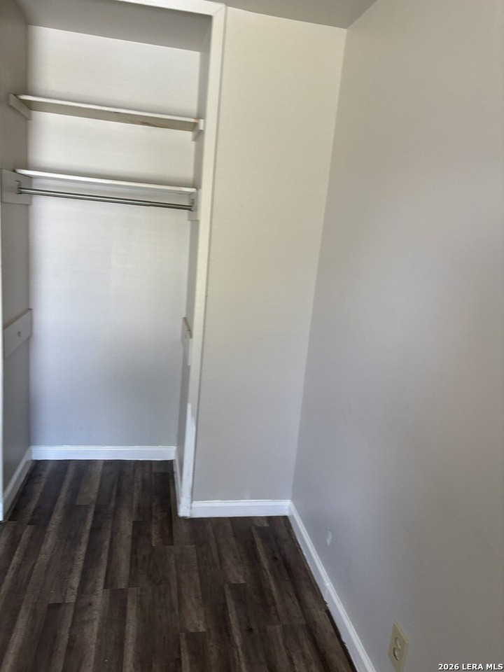7610 Glen Mdws - Photo 3 of 4