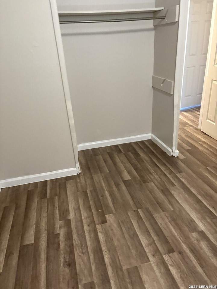 7610 Glen Mdws - Photo 4 of 4