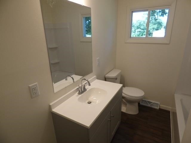 2230 S Dewey Ave - Photo 4 of 15