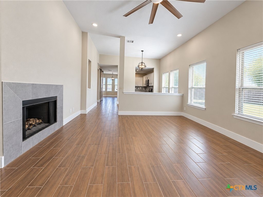21001 Godolophin Ct - Photo 4 of 19