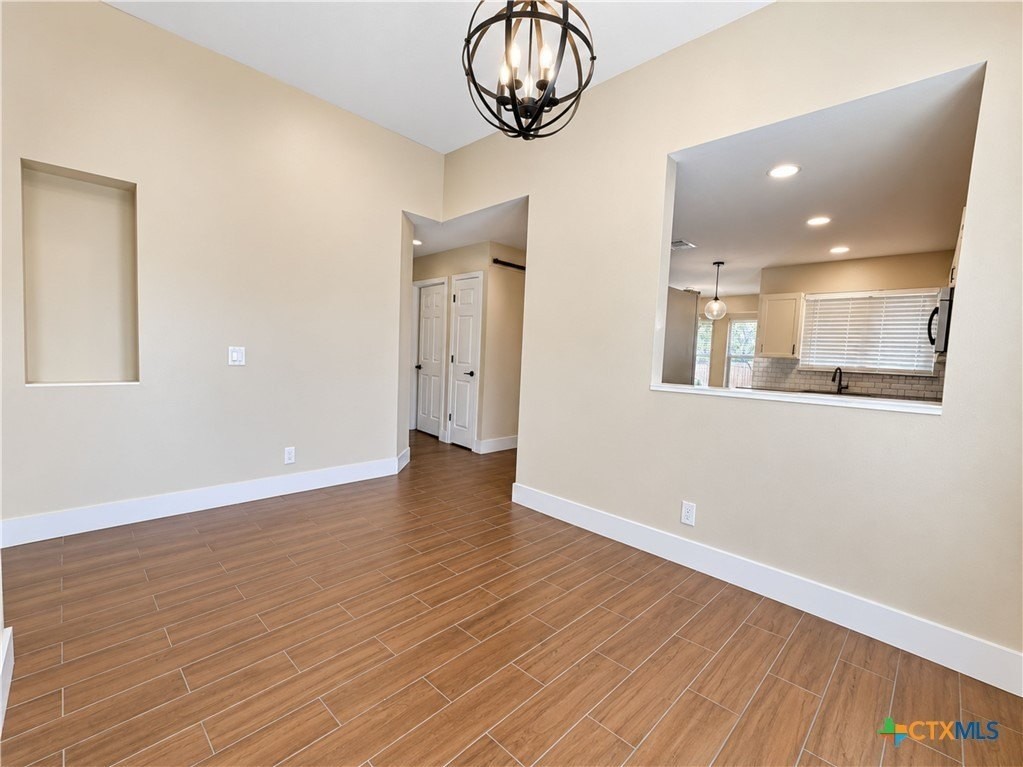 21001 Godolophin Ct - Photo 5 of 19