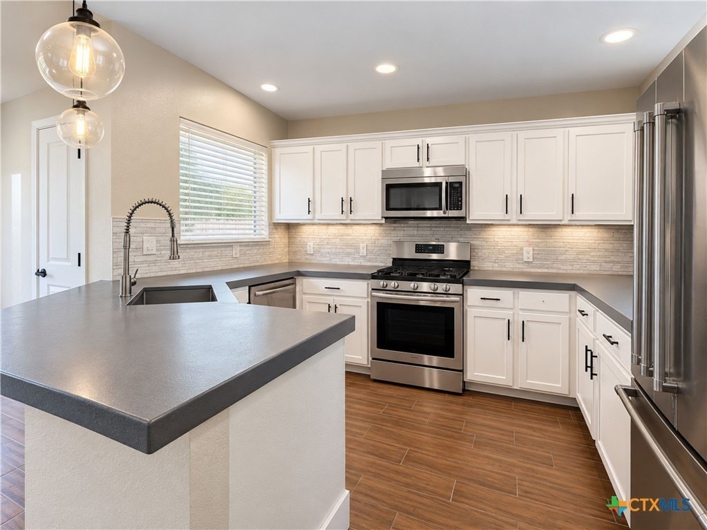 21001 Godolophin Ct - Photo 6 of 19