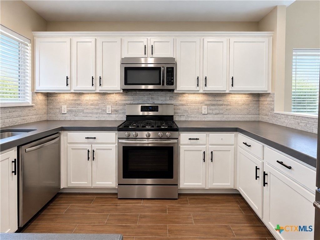 21001 Godolophin Ct - Photo 7 of 19