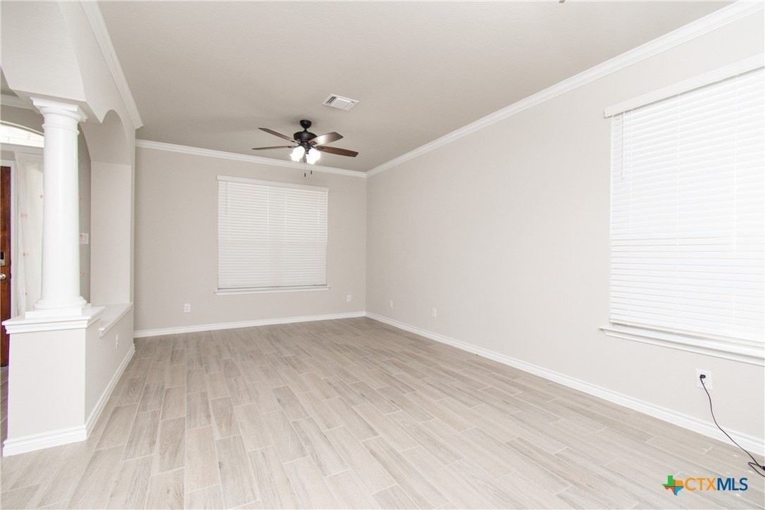 1305 Roma St - Photo 5 of 37