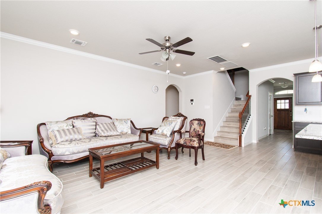 1305 Roma St - Photo 7 of 37