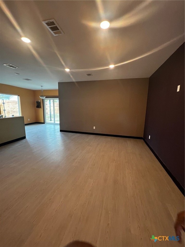 1118 N 18th St - Photo 3 of 9