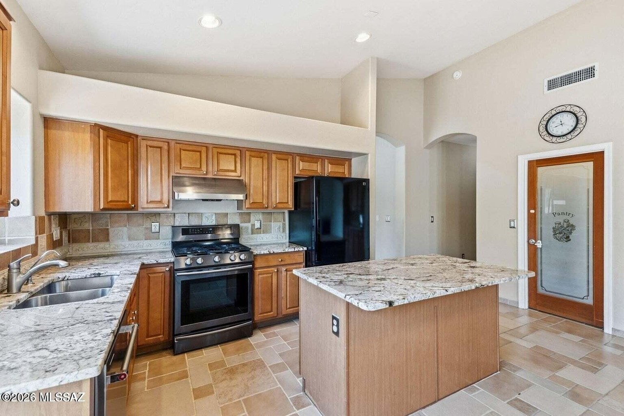 7473 N Clemens Way - Photo 2 of 24