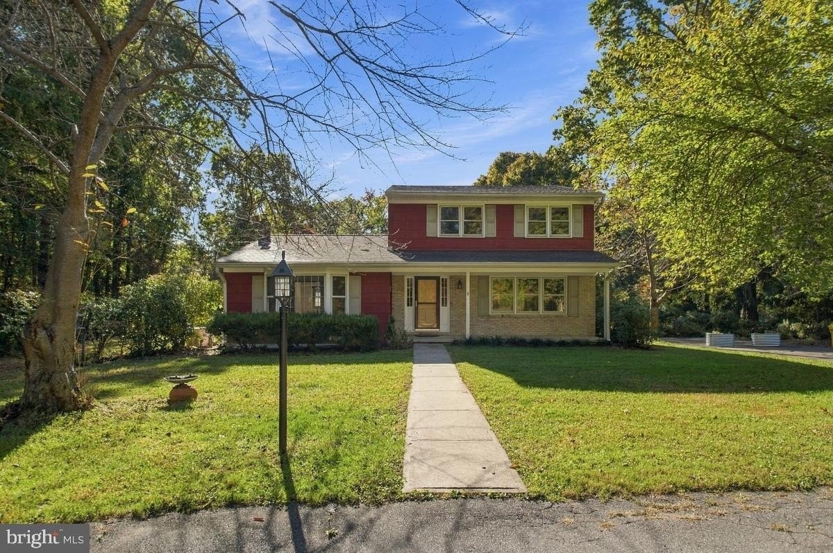 8325 Woodland Rd - Photo 2 of 36