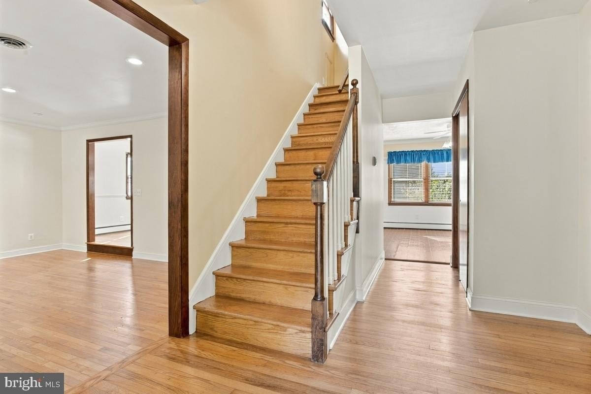 8325 Woodland Rd - Photo 5 of 36