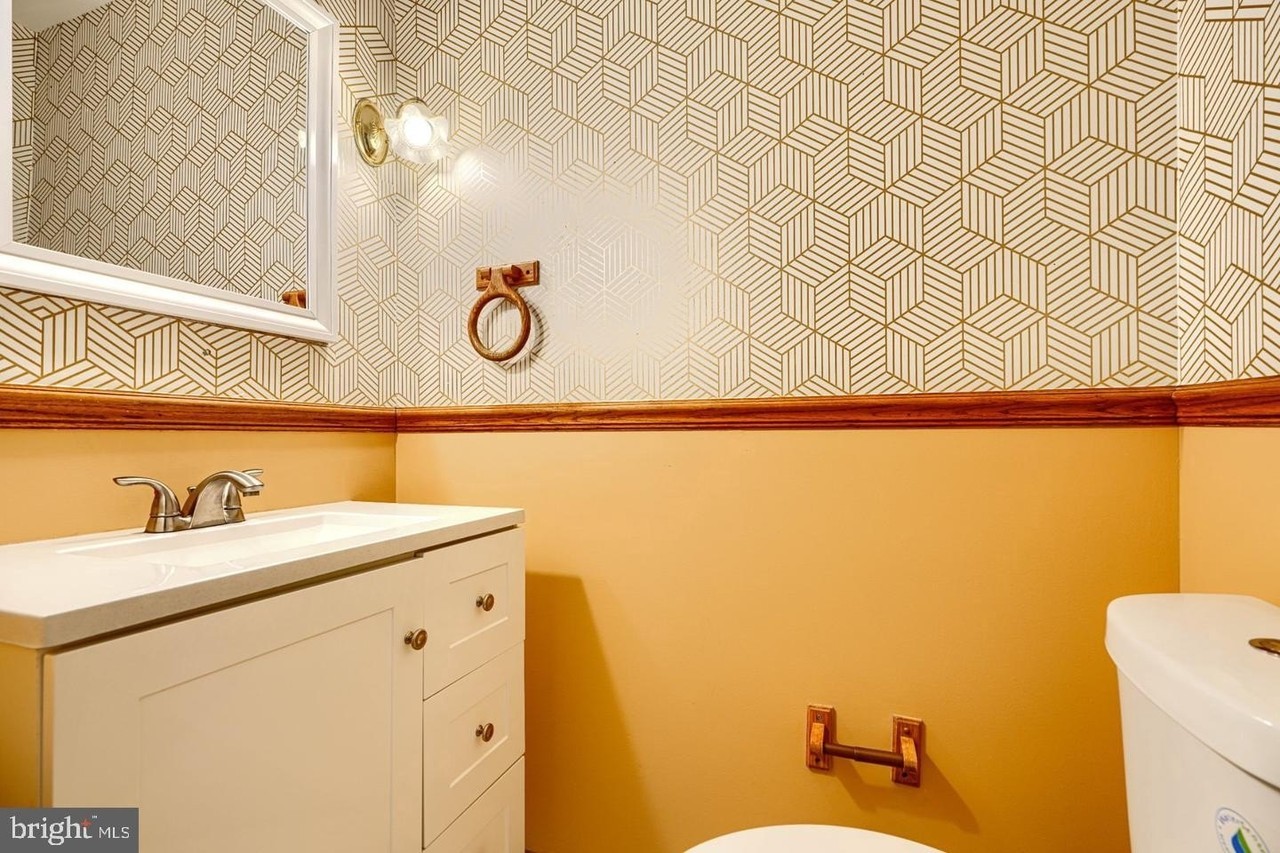 327 S Fremont Ave - Photo 6 of 32