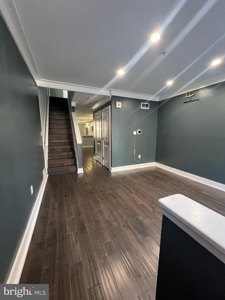 747 E Preston St - Photo 2 of 28