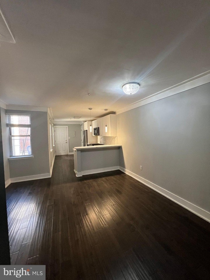 747 E Preston St - Photo 5 of 28