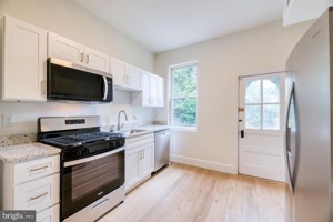 featured image of 517 E 38th St