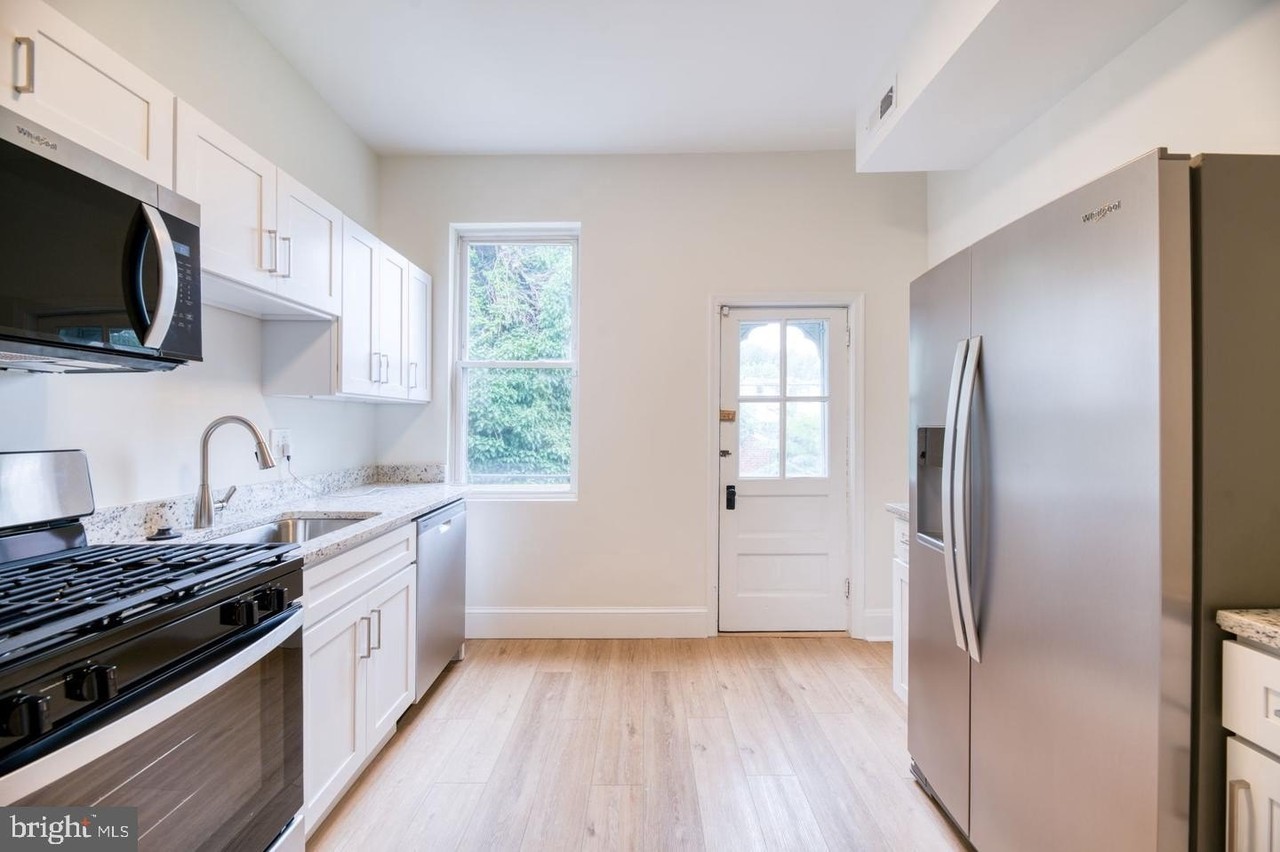 517 E 38th St - Photo 2 of 35