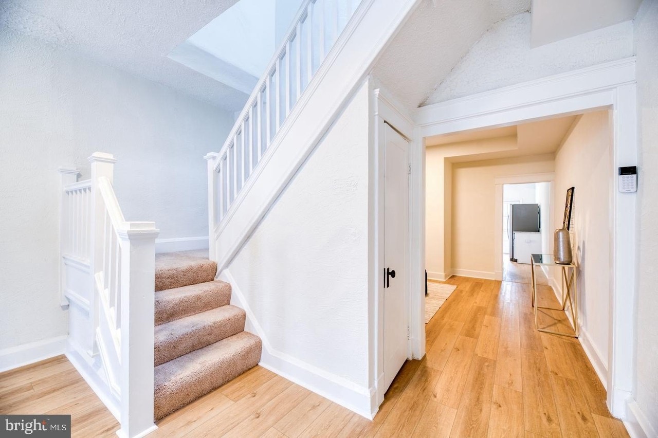 517 E 38th St - Photo 5 of 35
