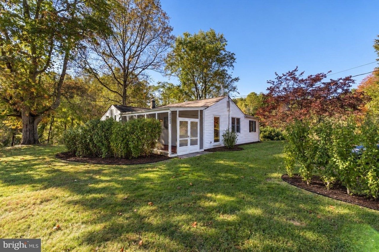 13626 Poplar Hill Rd - Photo 2 of 47