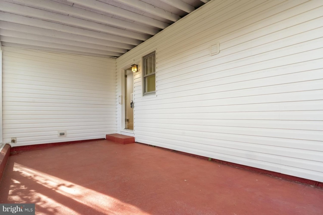 13626 Poplar Hill Rd - Photo 4 of 47