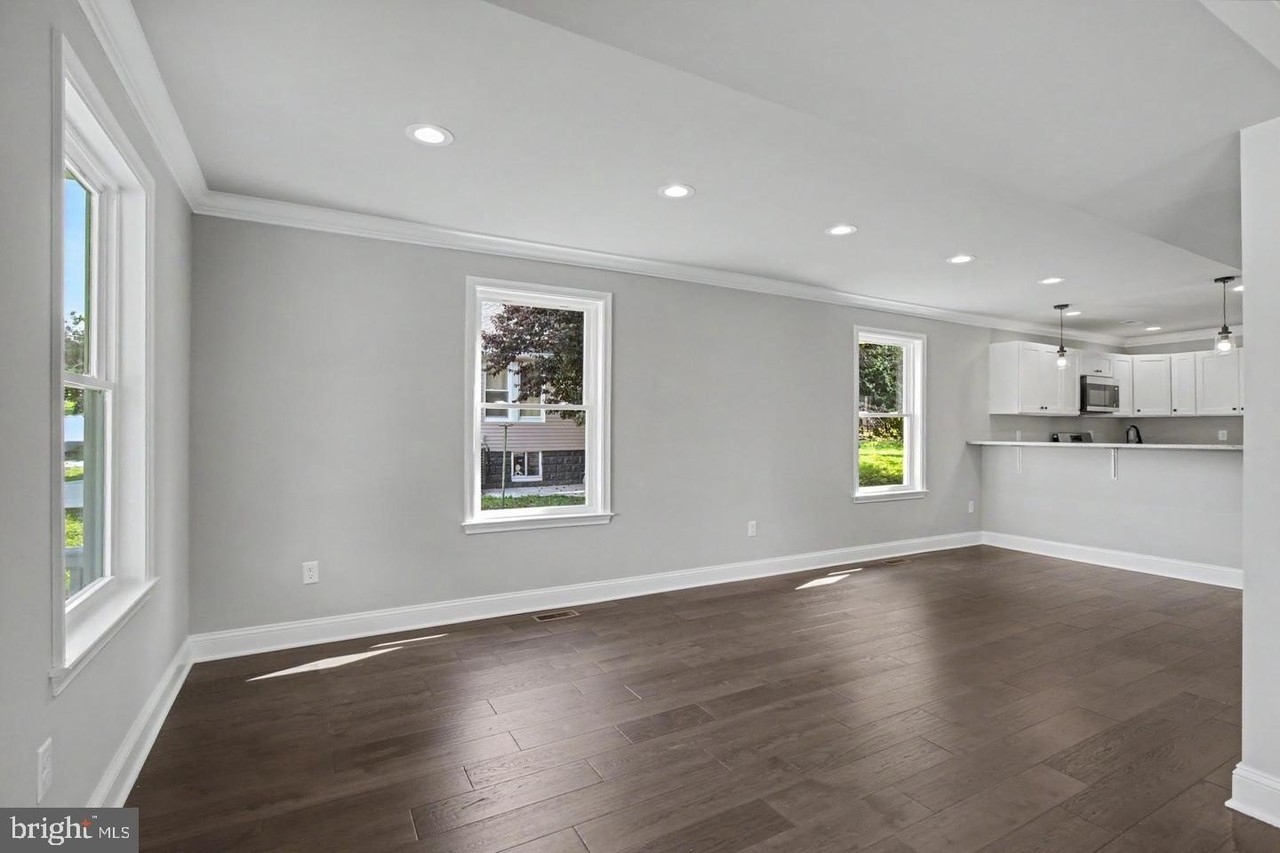 7501 Riddle Ave - Photo 6 of 45