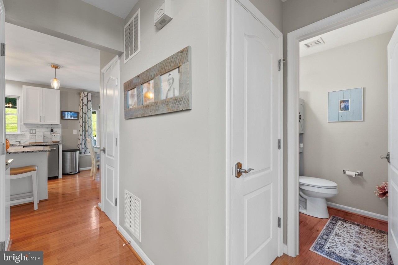 7122 Harlan Ln - Photo 5 of 48