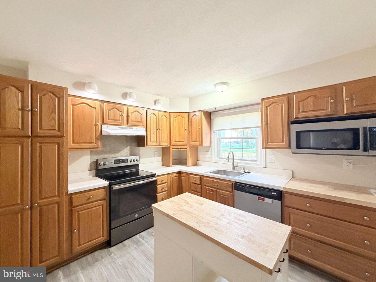 5364 Old Stone Ct - Photo 7 of 19