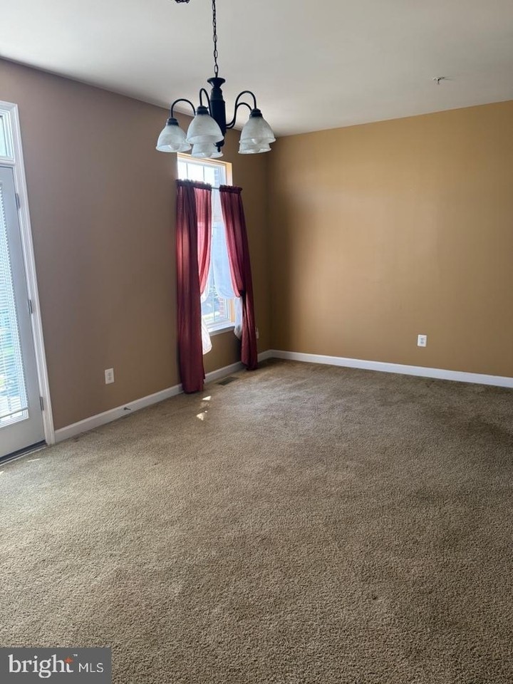 11607 Leesborough Cir - Photo 7 of 25