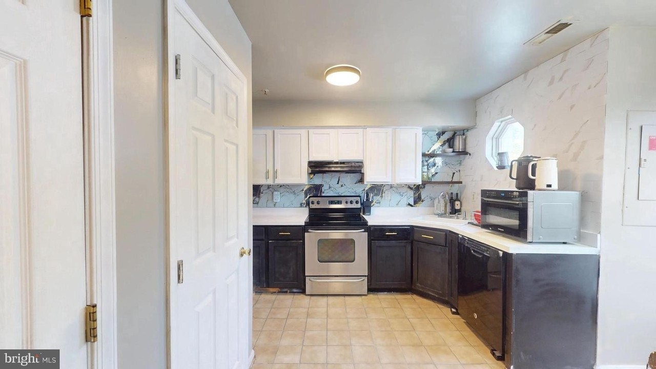 21076 Jenna Ct - Photo 2 of 50