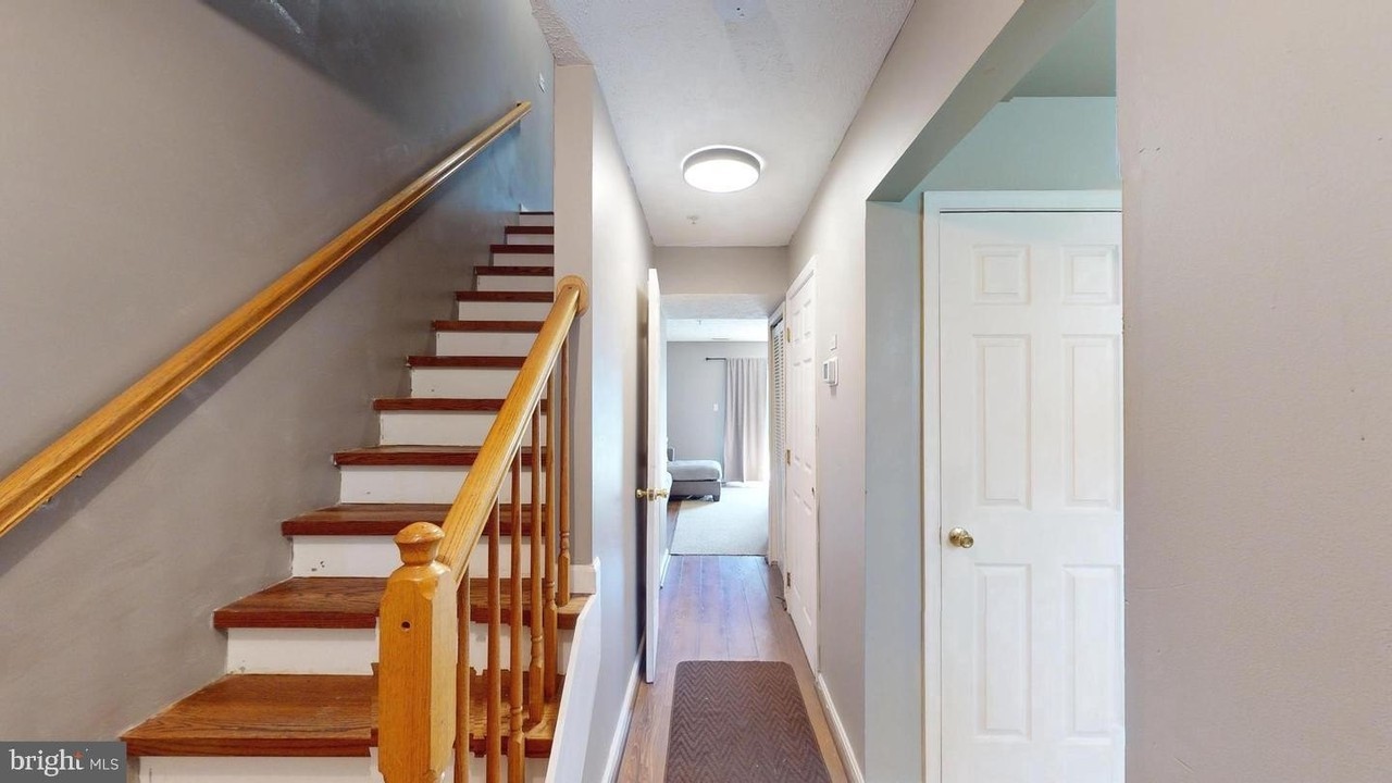 21076 Jenna Ct - Photo 4 of 50