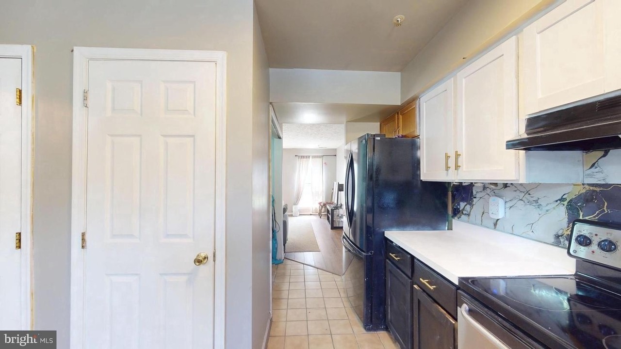 21076 Jenna Ct - Photo 5 of 50
