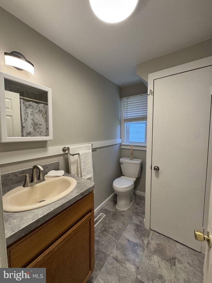 61 West Ave - Photo 4 of 11