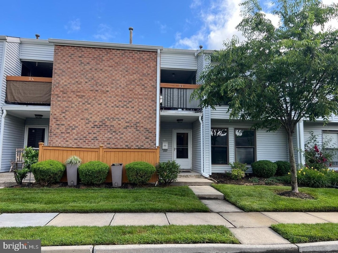 3-D 3D TWIN RIVER DR - Photo 2 of 16