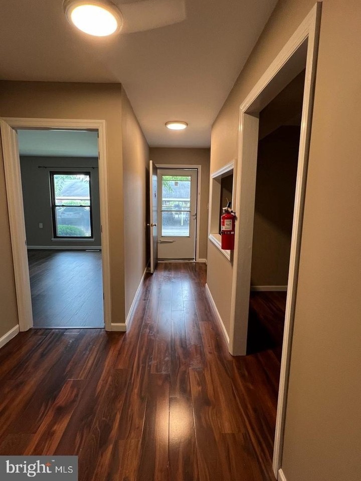 3-D 3D TWIN RIVER DR - Photo 3 of 16