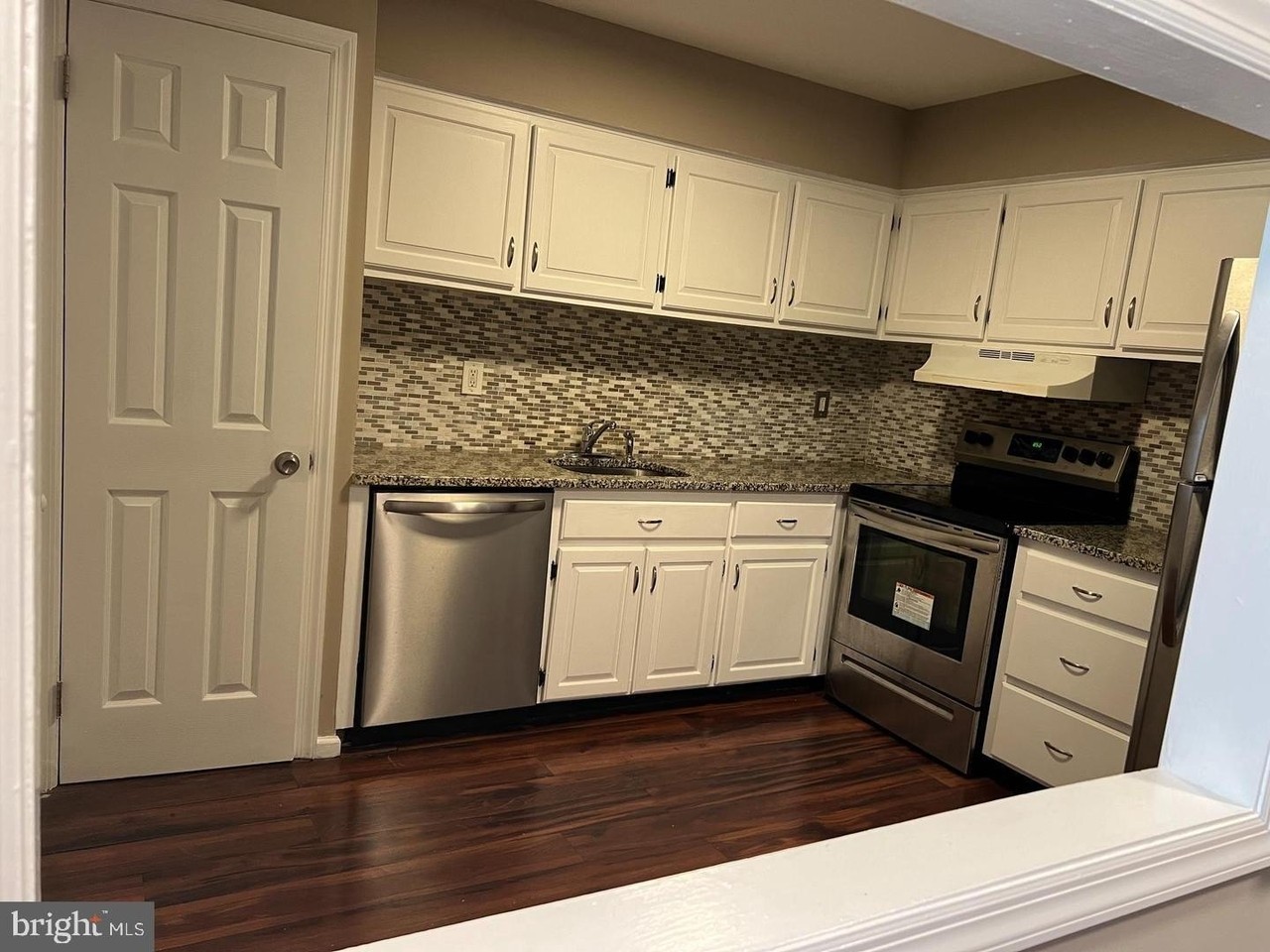 3-D 3D TWIN RIVER DR - Photo 6 of 16