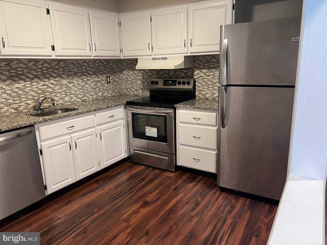 3-D 3D TWIN RIVER DR - Photo 7 of 16