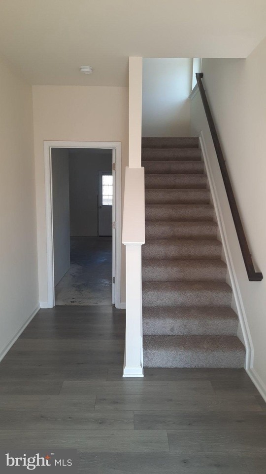 928 Admirals Quay Dr - Photo 3 of 15